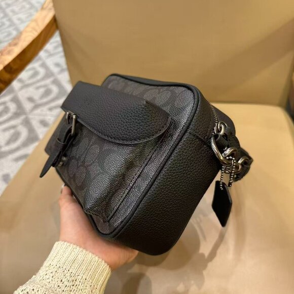 COACH Men's Monogram Warner Casual Crossbody Bag, Size 21.5 x 15.5 cm x 6.5 cm - Picture 8 of 9